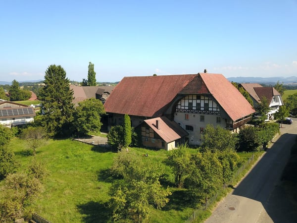 Geschichtsträchtiges Bauernhaus mit Ausbaupotenzial 1