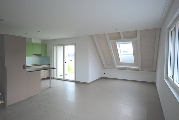 Charmante 4.5-Zimmer-Maisonette-Wohnung mit Balkon in Mettmenstetten 2