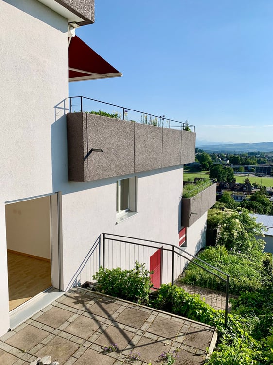 4.5 Zimmer Wohnung mit phantastischer Terrasse und Weitsicht 9