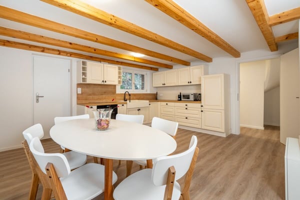 Exklusives, vollumfänglich saniertes Zweifamilienhaus in Wila - Ihr neues Zuhause oder lukratives Renditeobjekt 9