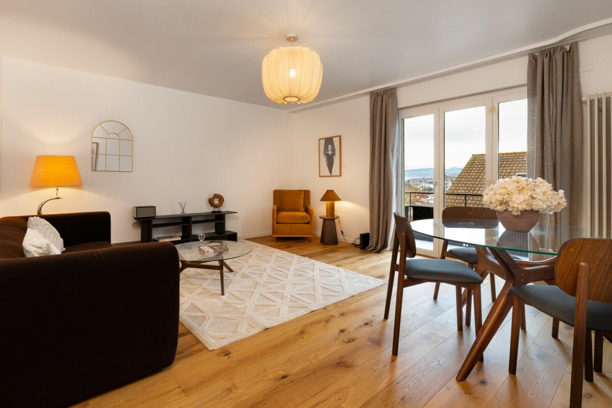 Appartamento di 3,5 locali stiloso con balcone e vista lago a Kilchberg - Arredato & disponibile immediatamente