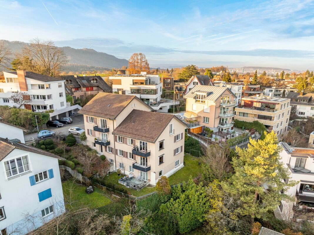 Appartamento di 3,5 locali stiloso con balcone e vista lago a Kilchberg - Arredato & disponibile immediatamente