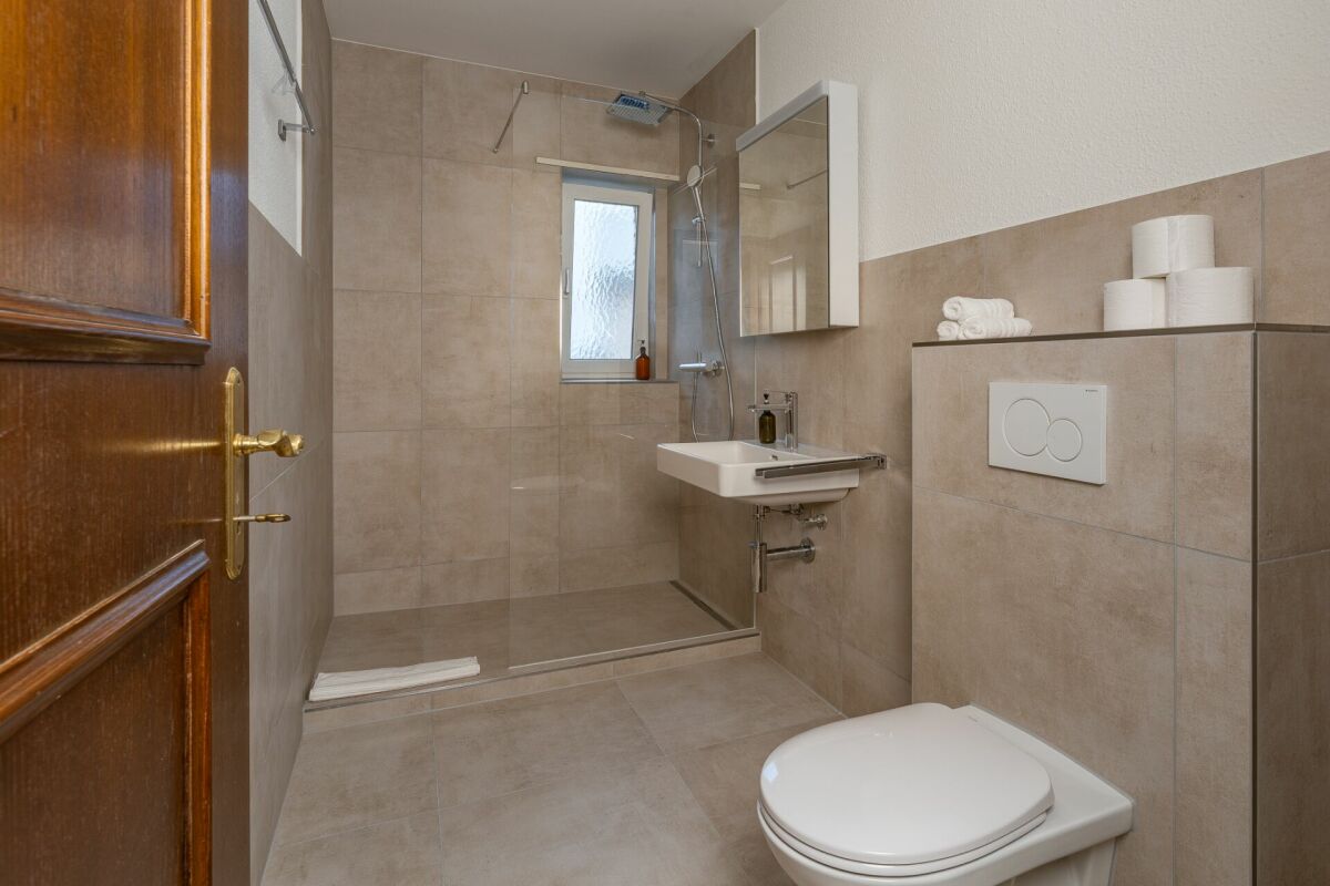 Appartamento di 3,5 locali stiloso con balcone e vista lago a Kilchberg - Arredato & disponibile immediatamente