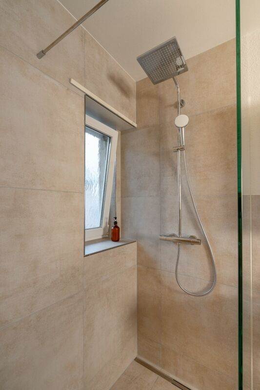 Appartamento di 3,5 locali stiloso con balcone e vista lago a Kilchberg - Arredato & disponibile immediatamente