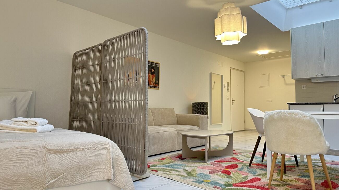 Pulp Fiction Suite - Stylish 1-bedroom apartment in Zurich (fully furnished)
