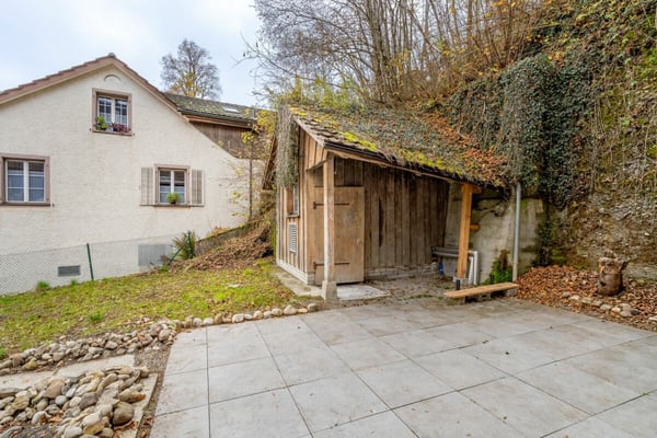 Saniertes Zweifamilienhaus in Wila – Ideal für Eigennutzer und Investoren 24