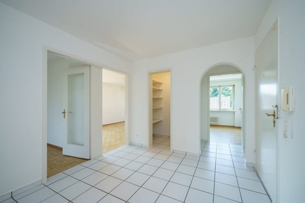 Charmante 4.5-Zimmer-Wohnung mit Balkon in Binningen 2