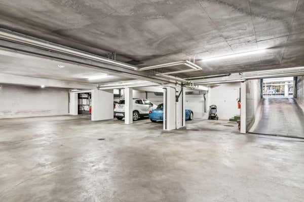Alleingelassener Einstellplatz sucht Fahrzeug 1