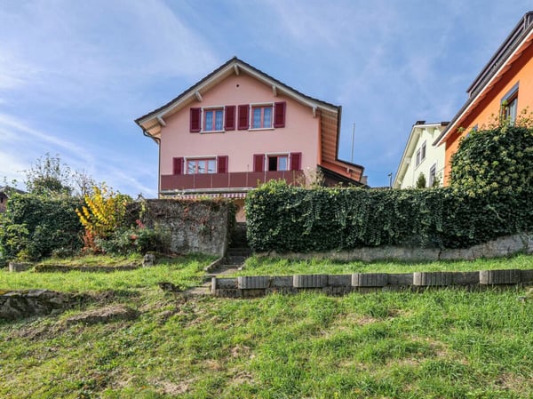 Freistehendes Sonnenhaus mit Weitsicht & viel Potenzial 2