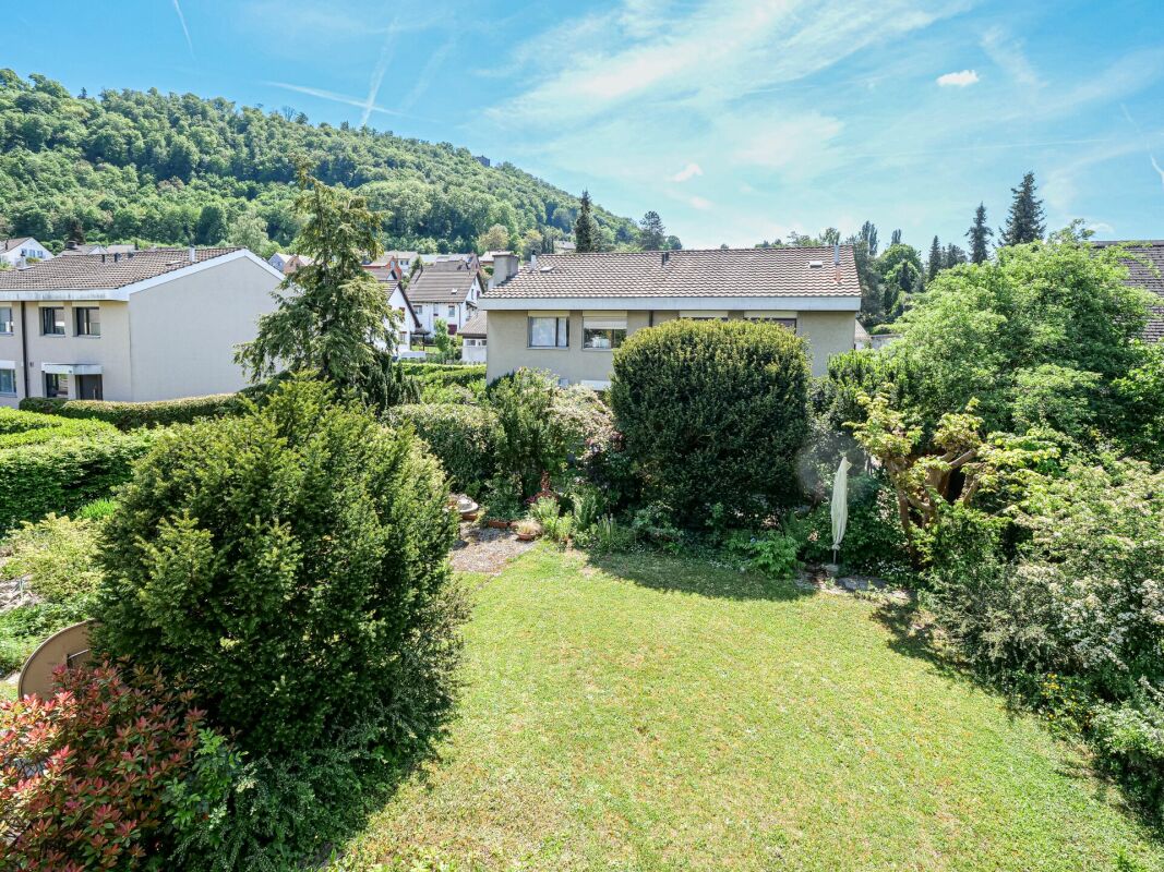 Doppleinfamilienhaus mit grossem Garten, ideal für Familien