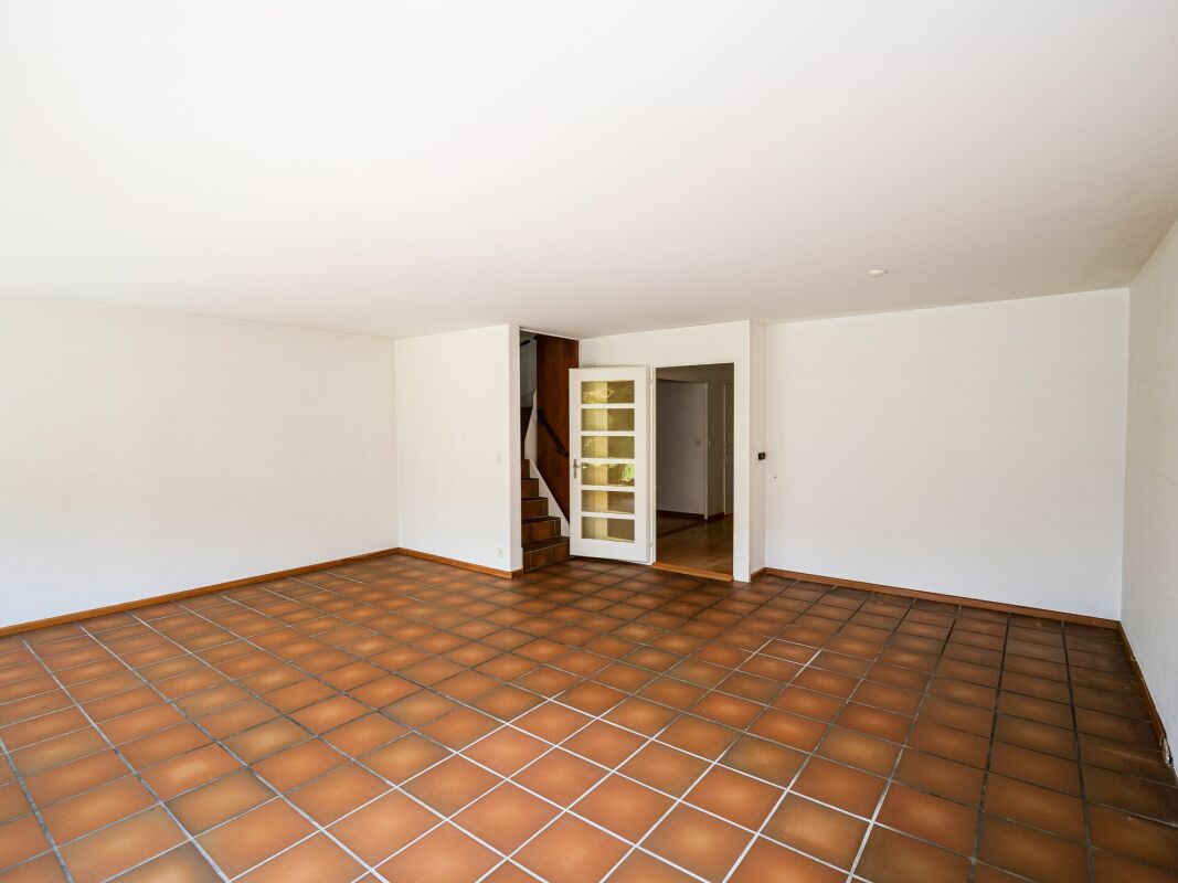Doppleinfamilienhaus mit grossem Garten, ideal für Familien