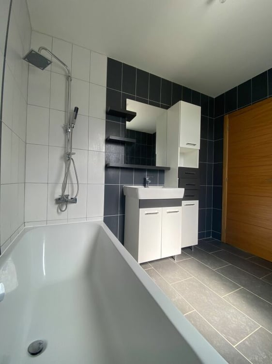 2.5 Z' Mehrfamilienhaus mit grossem Garten, Garage und Parkplatz 13