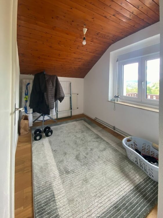 2.5 Z' Mehrfamilienhaus mit grossem Garten, Garage und Parkplatz 7