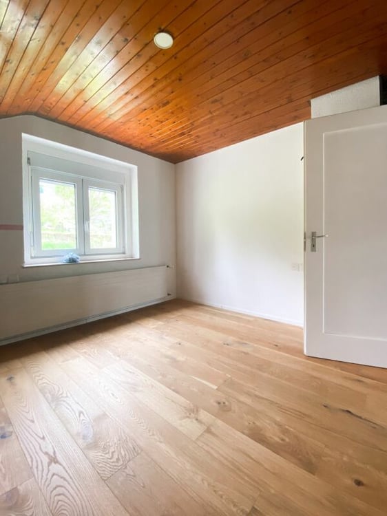 2.5 Z' Mehrfamilienhaus mit grossem Garten, Garage und Parkplatz 6