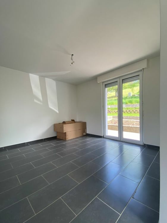 2.5 Z' Mehrfamilienhaus mit grossem Garten, Garage und Parkplatz 9