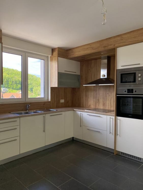 2.5 Z' Mehrfamilienhaus mit grossem Garten, Garage und Parkplatz 10