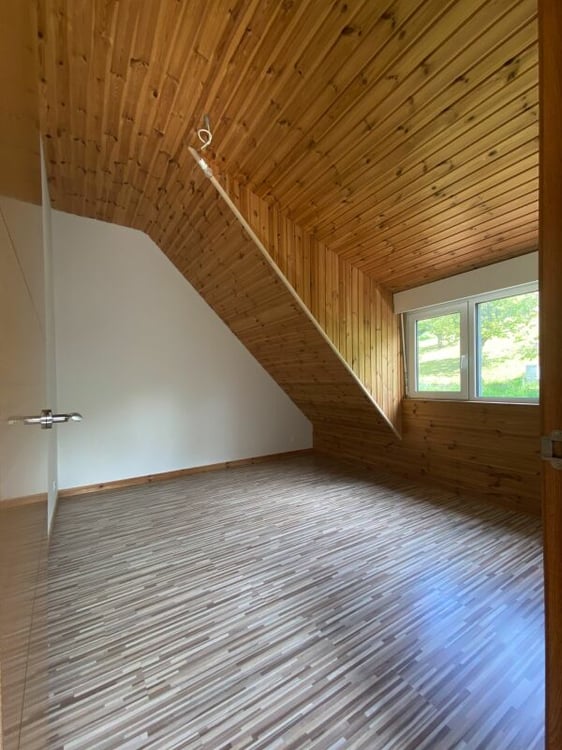 2.5 Z' Mehrfamilienhaus mit grossem Garten, Garage und Parkplatz 12