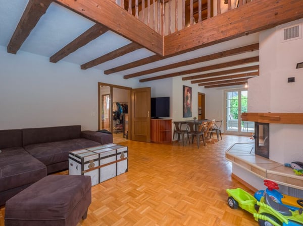 Hochwertiges 2.5 Z' Landhaus mit Pool und 3 Garagen-Plätzen 3