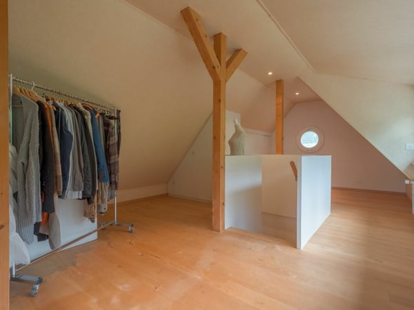 Hochwertiges 2.5 Z' Landhaus mit Pool und 3 Garagen-Plätzen 8