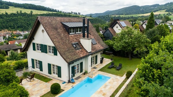 Hochwertiges 2.5 Z' Landhaus mit Pool und 3 Garagen-Plätzen 11