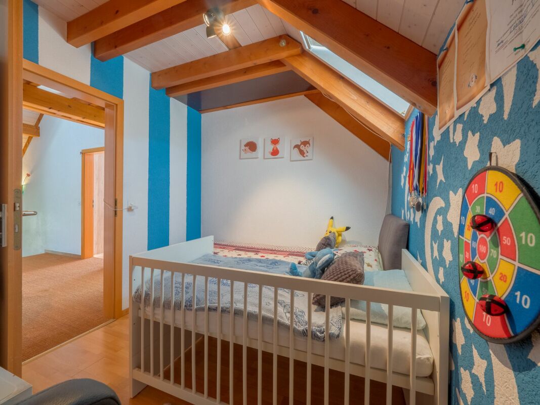 Casa unifamiliare di 5,5 locali ben tenuta e indipendente con giardino, garage e posto auto