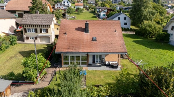 Gepflegtes und freistehendes 5.5 Z' EFH…