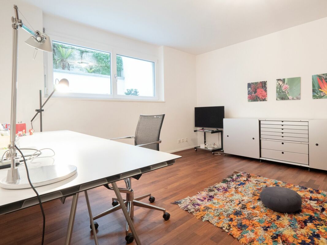 Appartamento Maisonette 4.5 Locali con Giardino da Sogno, Collegamento Ascensore Interno + Molta Privacy
