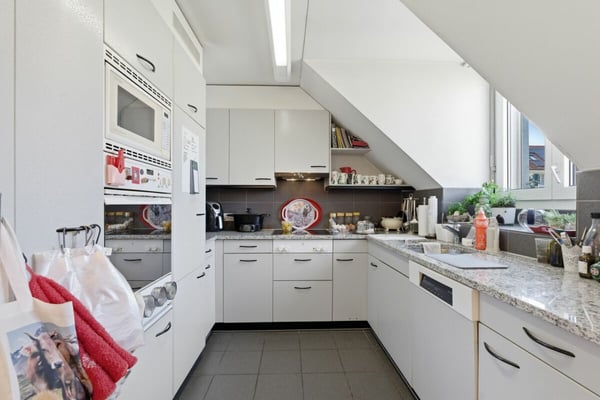 Sonnige 3.5 Z' Maisonette-Dachwohnung mit unverbaubarer Aussicht und 1 EHP 5