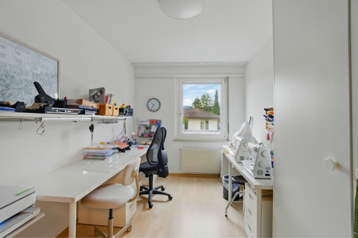 Traumhaftes 5.5 Z' Doppel-EFH mit Pool und Garage