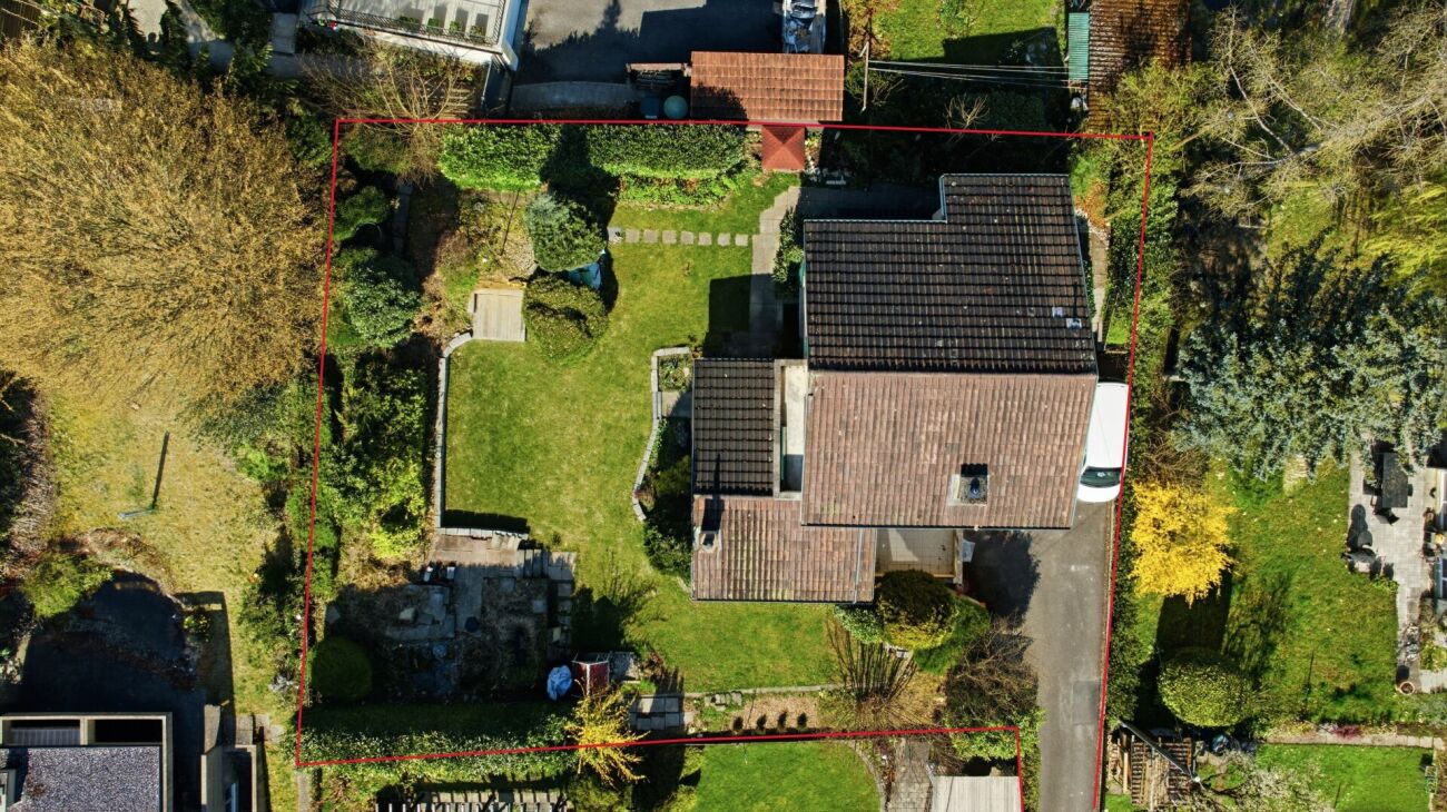 Freistehendes 5.5 Z' EFH mit grosszügigem Garten an exklusiver Lage