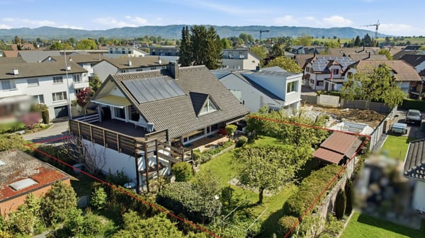 Freistehendes 7 Z' EFH mit Einliegerwohnung und traumhaftem Garten 1