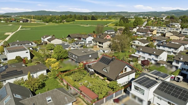 Freistehendes 7 Z' EFH mit Einliegerwohnung und traumhaftem Garten 12