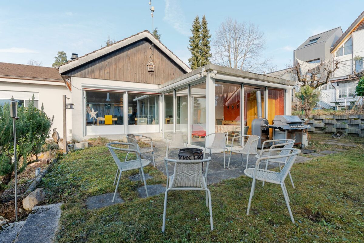 Freistehendes 6.5 Z' Einfamilienhaus mit Pool an Toplage