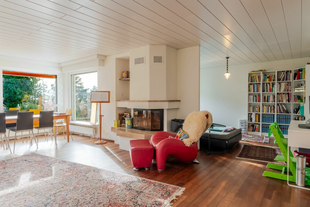 Freistehendes 6.5 Z' Einfamilienhaus mit Pool an Toplage