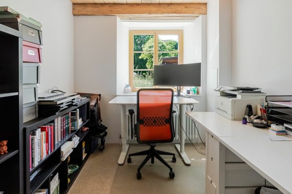 Traumhaftes, renoviertes 5.5 Z' Bauernhaus mit viel Charme, Geschichte und grossem Garten 5