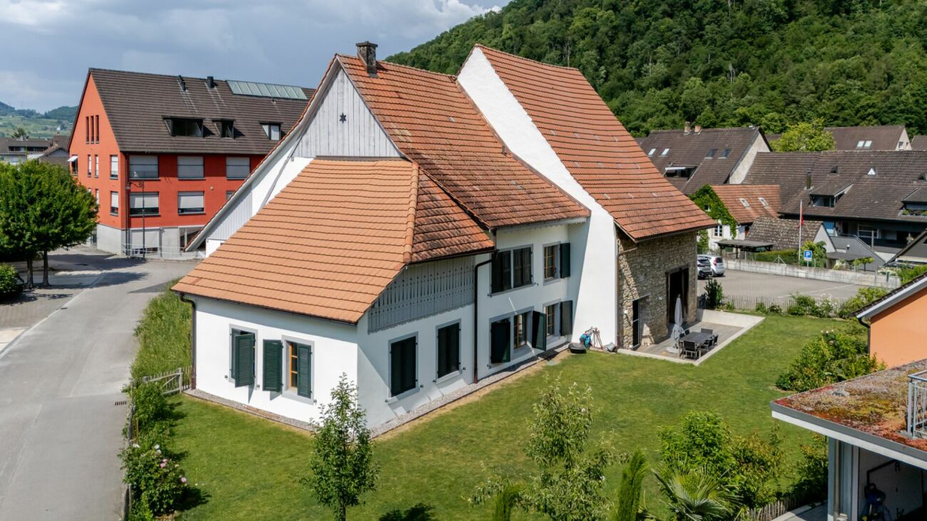 Traumhaftes, renoviertes 5.5 Z' Bauernhaus mit viel Charme, Geschichte und grossem Garten