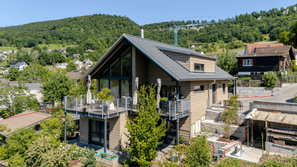 Freistehendes und umweltbewusstes 5 Z' Einfamilienhaus mit Carport 1