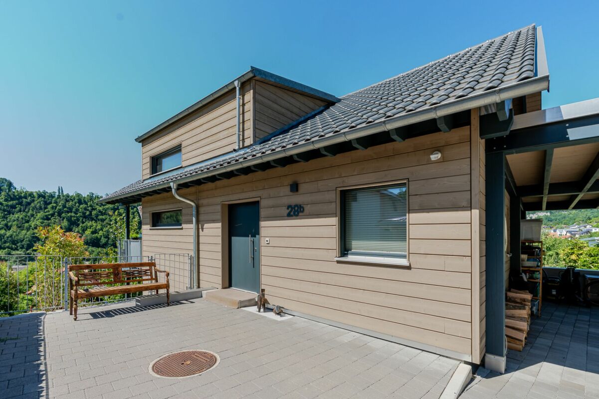 Freistehendes und umweltbewusstes 5 Z' Einfamilienhaus mit Carport