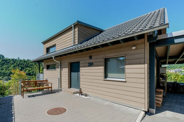 Freistehendes und umweltbewusstes 5 Z' Einfamilienhaus mit Carport 2