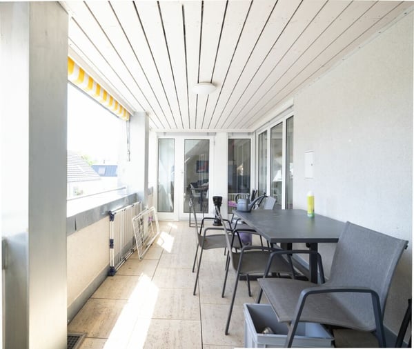 Alteresgerecht wohnen: Grosszügige 4.5 Z' Dachwohnung mit Lift und 2 EHPs 5