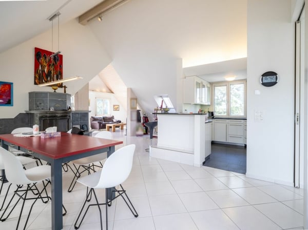 Alteresgerecht wohnen: Grosszügige 4.5 Z' Dachwohnung mit Lift und 2 EHPs