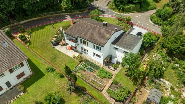 Sonniges, freistehendes 5.5 Z' EFH mit grossem Garten und Doppelgarage
