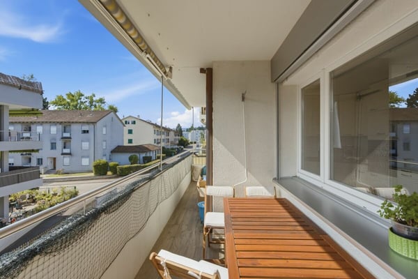 Lichtdurchflutete 4.5 Z' Maisonette WHG mit zwei Balkonen und einer Garagenbox 3