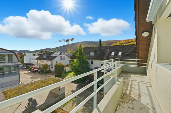 Helle 2.5 Z' Dachwohnung mit Garage und Balkon 8