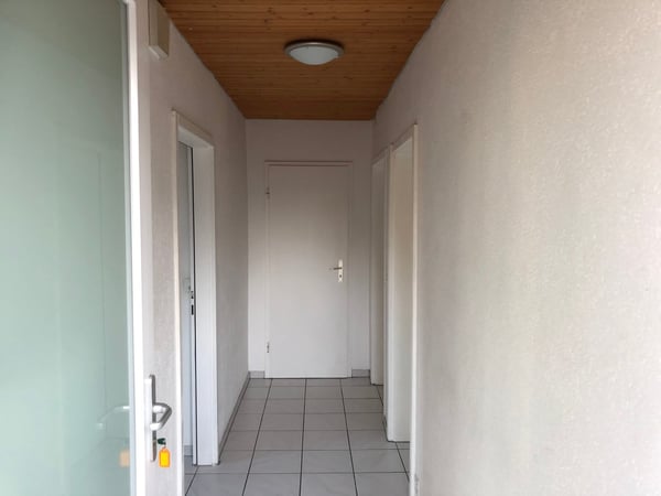 Schöne 2.5 Zimmer Erdgeschoss Wohnung mit Balkon 7