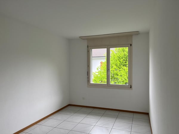 Schöne 3.5 Zimmer Wohnung mit Balkon und neuer Küche 10