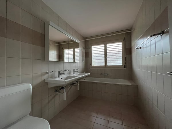 Schöne 3.5 Zimmer Wohnung mit Balkon und neuer Küche 8