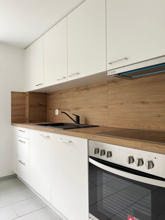Frisch sanierte, moderne 3 Zimmer Wohnung mit Balkon – sofort verfügbar! 2