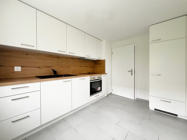 Frisch sanierte, moderne 3 Zimmer Wohnung mit Balkon – sofort verfügbar! 1