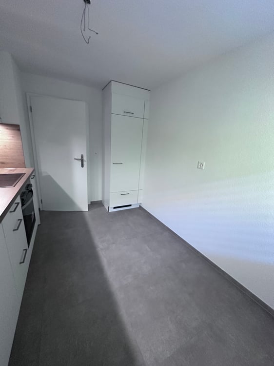 Frisch sanierte, moderne 3 Zimmer Wohnung mit Balkon – sofort verfügbar! 2